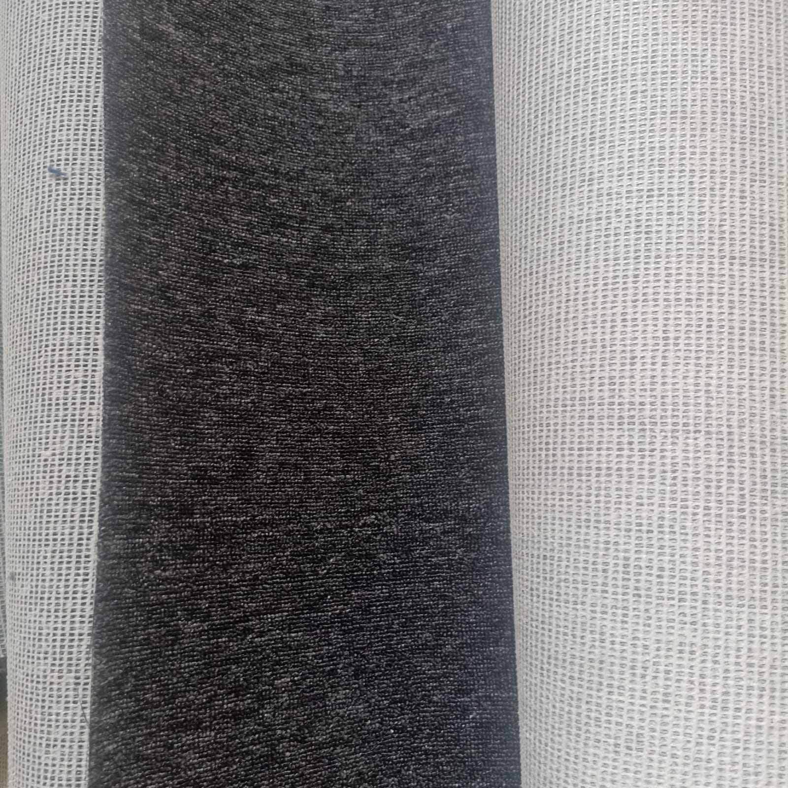 Bedroom wall to wall carpet by wandosinteriors